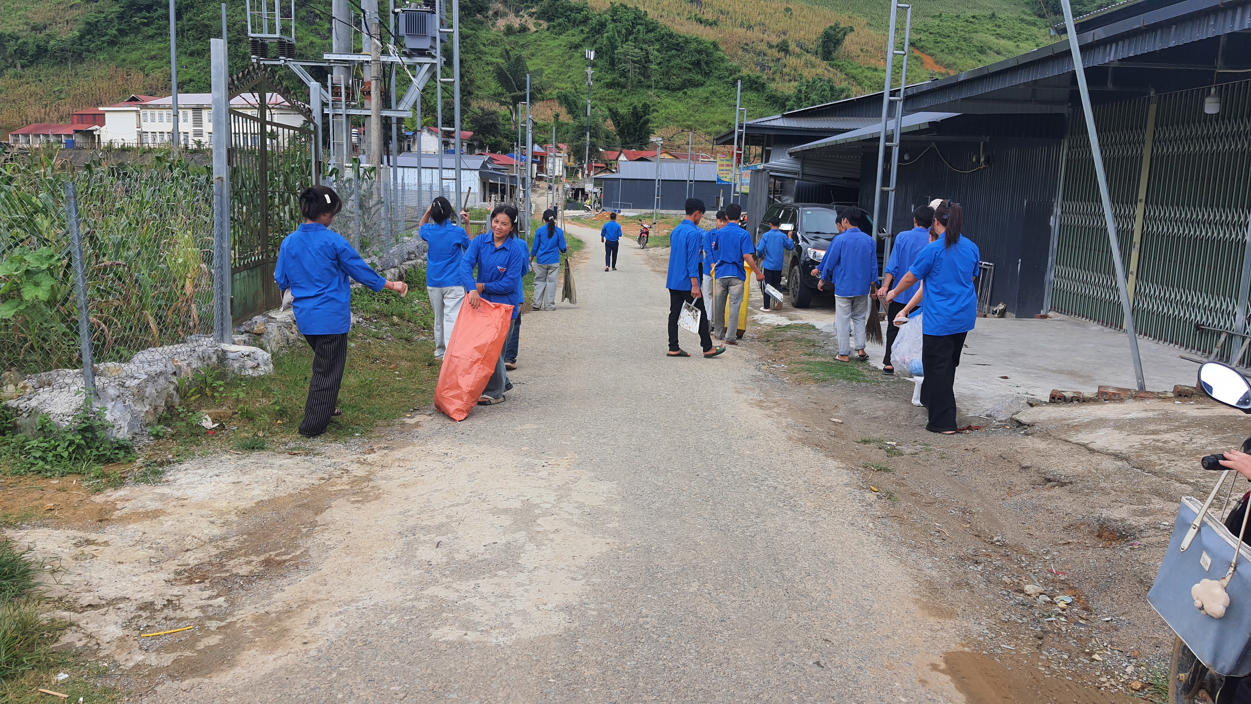 Đoàn TNCS Hồ Chí Minh xã Sín Chải phát động Ngày cao điểm “Tình nguyện chung tay xây dựng nông thôn mới” năm 2026